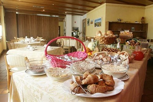 Crimea Wine Hotel Chiavenna Ngoại thất bức ảnh