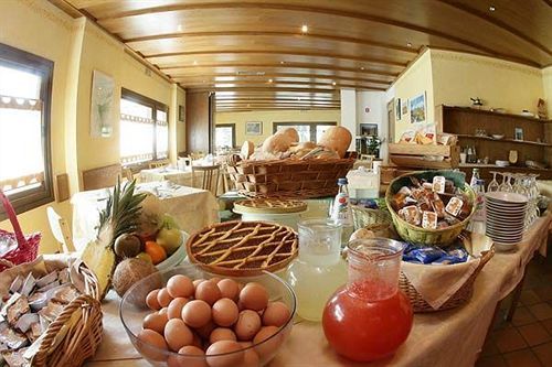 Crimea Wine Hotel Chiavenna Ngoại thất bức ảnh