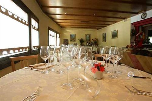 Crimea Wine Hotel Chiavenna Ngoại thất bức ảnh