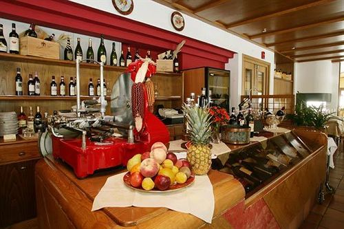 Crimea Wine Hotel Chiavenna Ngoại thất bức ảnh