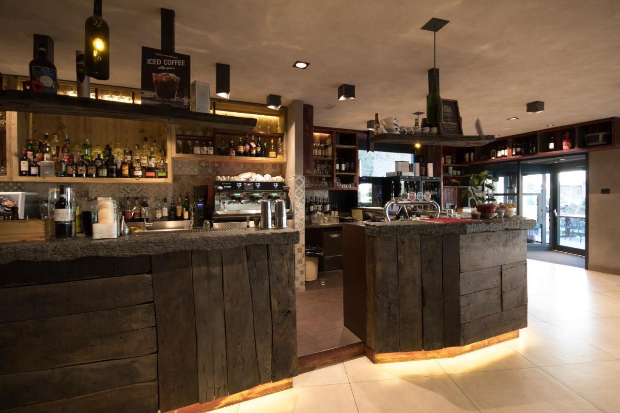 Crimea Wine Hotel Chiavenna Ngoại thất bức ảnh