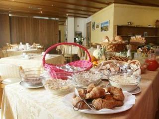 Crimea Wine Hotel Chiavenna Ngoại thất bức ảnh